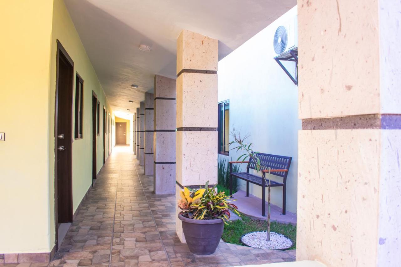 Hotel El Milagro 埃尔富埃尔特 外观 照片